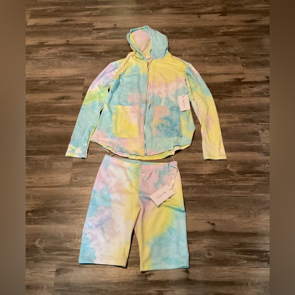 Rose Velvet Tye dye Set NWT Size Medium